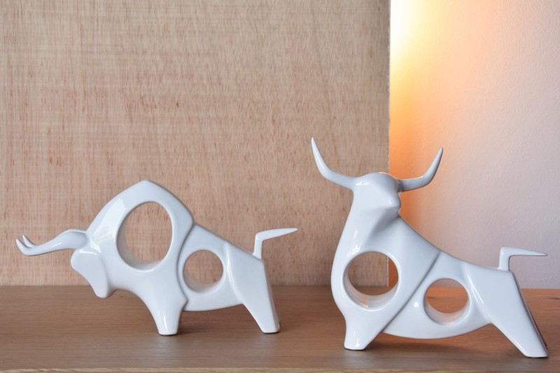 BULL COLLECTION. WHITE GLOSS CERAMIC SCULPTURE | VP Interiorismo